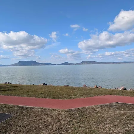 Beachfront In Fonyod-balaton 55423 Appartement *